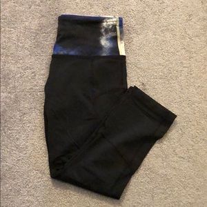 Lululemon cropped workout pants, size 6